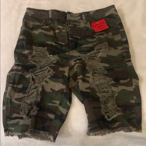 Camo Bermuda shorts